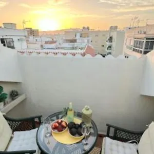 New Penthouse Near With Sunny Balcony Apartamento